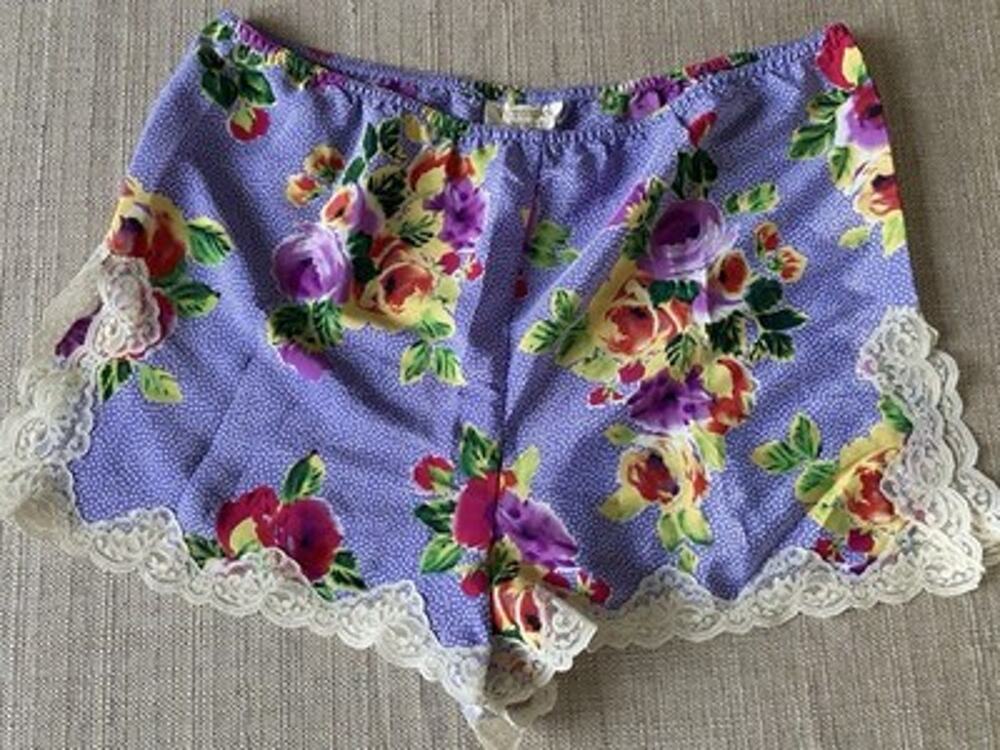 Vintage Victoria’s Secret Floral Tapestry Lace Tap Shorts S Gold Tag